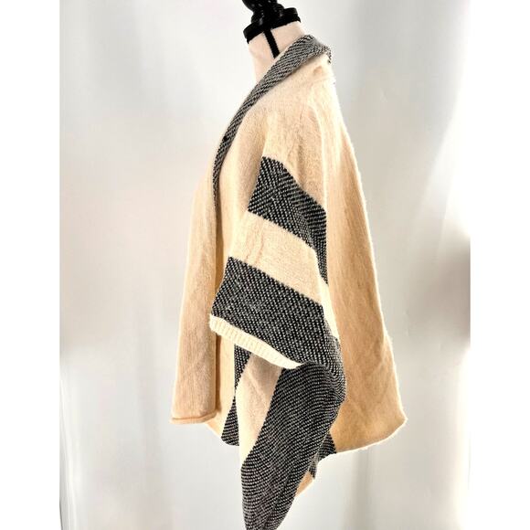 Women's Elizabeth Gillet Kiera Cardigan one size batwing open ivory black - Picture 3 of 6